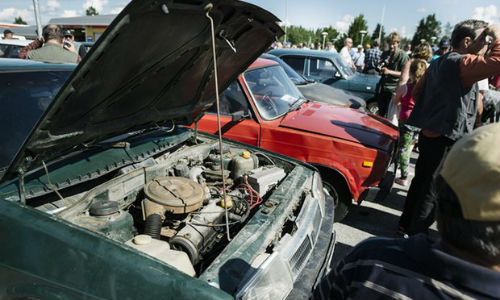 Finland recently held an auction for Soviet-era cars abandoned near the border by migrants.