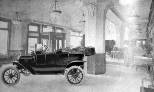 Toronto's car manufacturing days are long gone, but there was a time when Ford and other companies maintained manufacturing operations in the city. Ford's facility was located at Christie and Dupont, with the ground floor serving as a showroom (seen here).