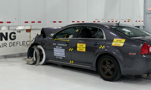 IIHS testing has shown that side underride guards are of benefit in preventing cars from going underneath trailers in the event of a collision.
