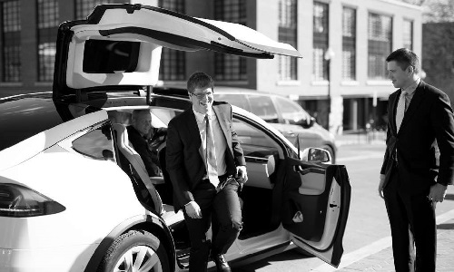 Alexi Hoeft and Alexander Hart held a Tesla-themed wedding for their nuptials.